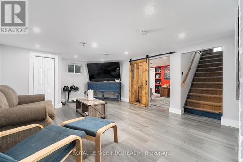 1622 Bertie Street, Fort Erie, ON - Indoor Photo Showing Living Room