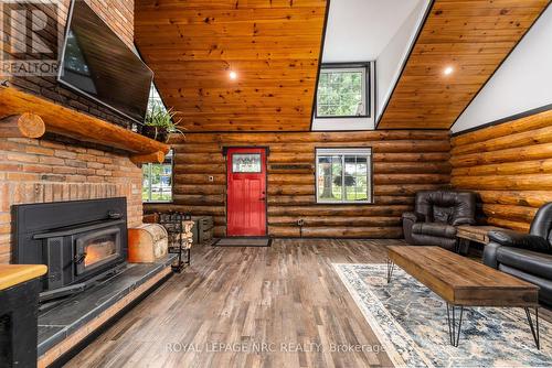 1622 Bertie Street, Fort Erie, ON - Indoor Photo Showing Living Room With Fireplace