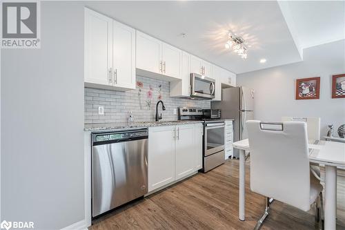 104 Summit Ridge Drive Unit# 111, Guelph, ON - Indoor Photo Showing Kitchen