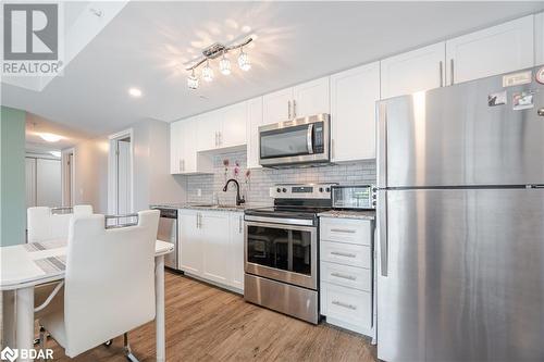 104 Summit Ridge Drive Unit# 111, Guelph, ON - Indoor Photo Showing Kitchen With Upgraded Kitchen