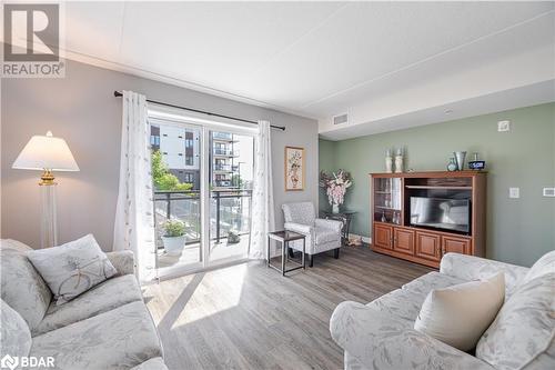 104 Summit Ridge Drive Unit# 111, Guelph, ON - Indoor Photo Showing Living Room