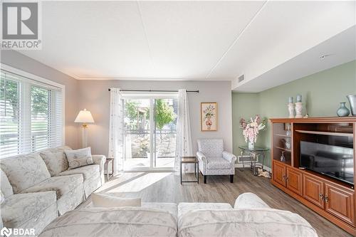 104 Summit Ridge Drive Unit# 111, Guelph, ON - Indoor Photo Showing Living Room