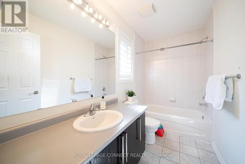 18 Kane Crescent, Aurora, ON - Indoor Photo Showing Bathroom