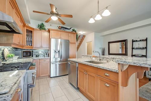 1069 Beach Boulevard, Hamilton, ON - Indoor Photo Showing Kitchen