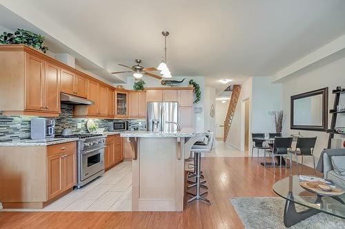 1069 Beach Boulevard, Hamilton, ON - Indoor Photo Showing Kitchen