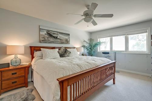 1069 Beach Boulevard, Hamilton, ON - Indoor Photo Showing Bedroom