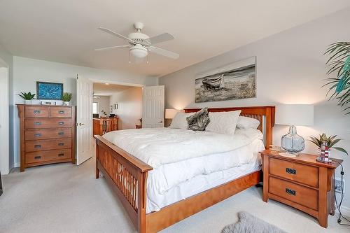 1069 Beach Boulevard, Hamilton, ON - Indoor Photo Showing Bedroom