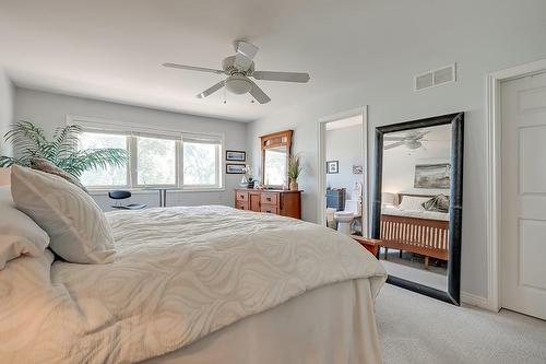 1069 Beach Boulevard, Hamilton, ON - Indoor Photo Showing Bedroom