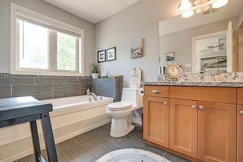 1069 Beach Boulevard, Hamilton, ON - Indoor Photo Showing Bathroom