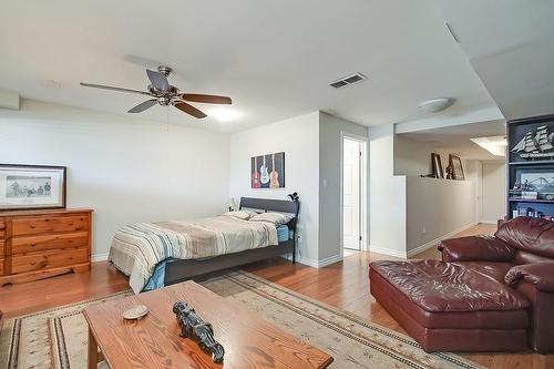 1069 Beach Boulevard, Hamilton, ON - Indoor Photo Showing Bedroom