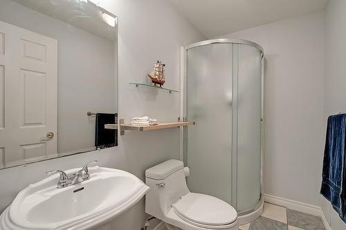 1069 Beach Boulevard, Hamilton, ON - Indoor Photo Showing Bathroom