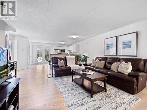 212 - 2065 Appleby Line, Burlington (Uptown), ON - Indoor Photo Showing Living Room