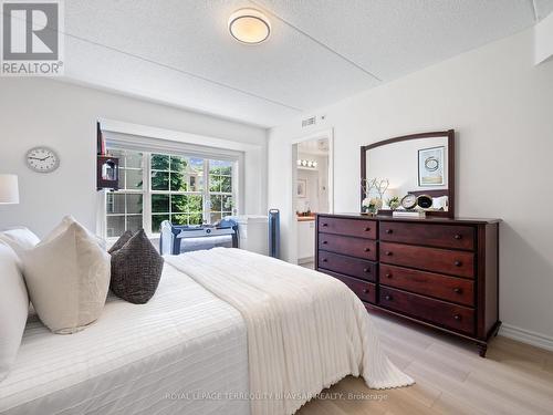 212 - 2065 Appleby Line, Burlington (Uptown), ON - Indoor Photo Showing Bedroom