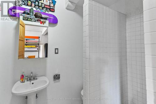 14 & 16 Skey Lane, Toronto (Trinity-Bellwoods), ON - Indoor Photo Showing Bathroom