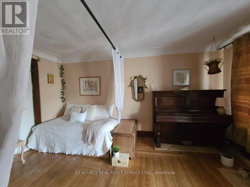 215 London Street S, Hamilton (Eastmount), ON - Indoor Photo Showing Bedroom