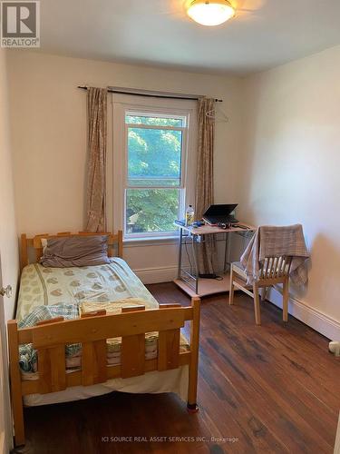 215 London Street S, Hamilton (Eastmount), ON - Indoor Photo Showing Bedroom