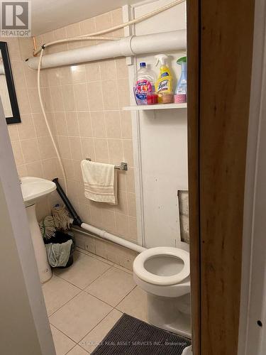 215 London Street S, Hamilton (Eastmount), ON - Indoor Photo Showing Bathroom