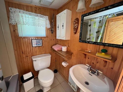 Bathroom - 36 Rue Bourg, Carleton-Sur-Mer, QC - Indoor Photo Showing Bathroom