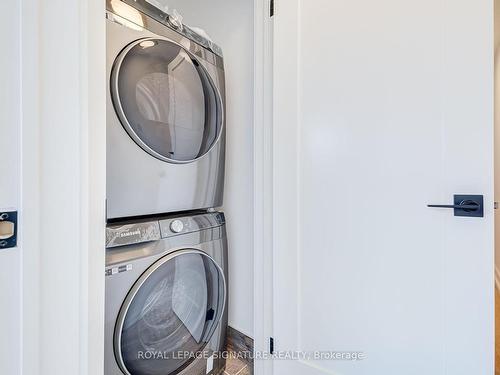 5-3039 Dundas St W, Toronto, ON - Indoor Photo Showing Laundry Room