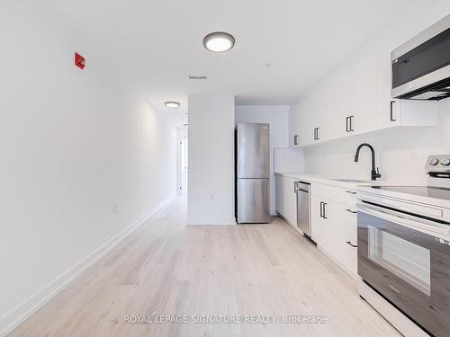 5-3039 Dundas St W, Toronto, ON - Indoor Photo Showing Kitchen