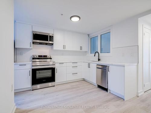 3-3039 Dundas St W, Toronto, ON - Indoor Photo Showing Kitchen