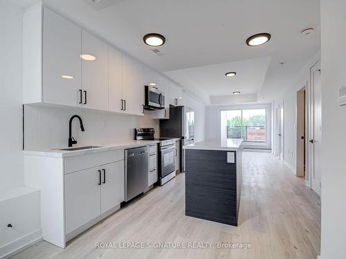 Ph7-3039 Dundas St W, Toronto, ON - Indoor Photo Showing Kitchen