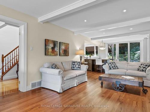 42 Edgewood Dr, Greater Napanee, ON - Indoor Photo Showing Living Room