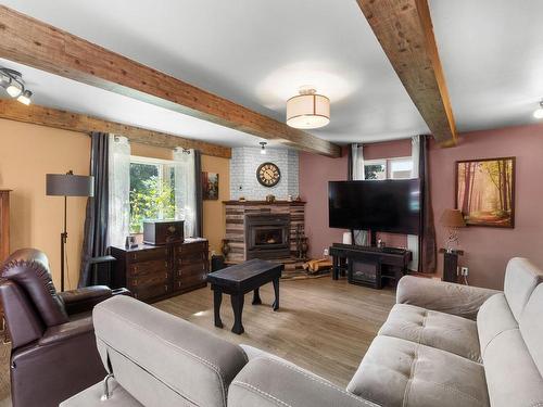 Living room - 172 Boul. Blais E., Berthier-Sur-Mer, QC - Indoor Photo Showing Living Room With Fireplace