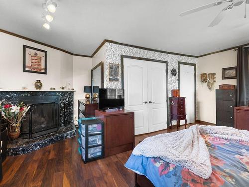 Master bedroom - 172 Boul. Blais E., Berthier-Sur-Mer, QC - Indoor Photo Showing Bedroom With Fireplace