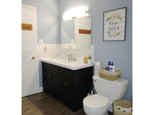 828 Sixth Street East, Fort Frances, ON - Indoor Photo Showing Bathroom