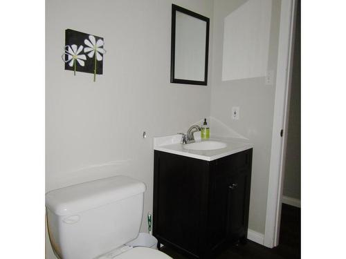 828 Sixth Street East, Fort Frances, ON - Indoor Photo Showing Bathroom