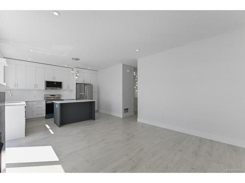 2204 Dodds Rd, Nanaimo, BC - Indoor Photo Showing Kitchen