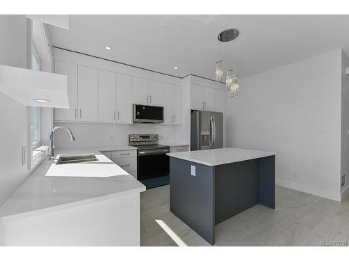 2204 Dodds Rd, Nanaimo, BC - Indoor Photo Showing Kitchen With Double Sink With Upgraded Kitchen