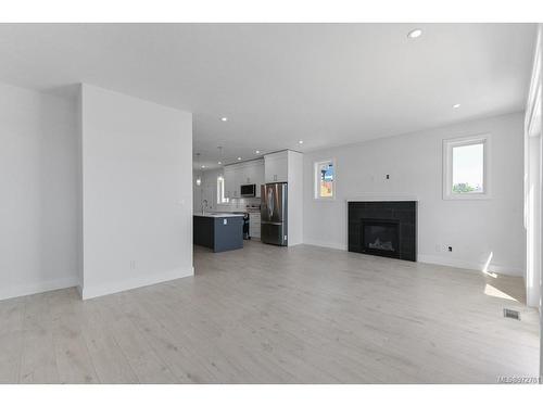 2204 Dodds Rd, Nanaimo, BC - Indoor Photo Showing Living Room With Fireplace