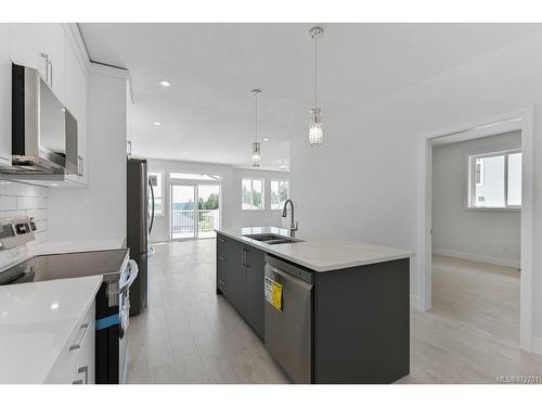 2204 Dodds Rd, Nanaimo, BC - Indoor Photo Showing Kitchen With Double Sink With Upgraded Kitchen