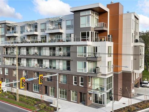 202-1301 Hillside Ave, Victoria, BC - Outdoor