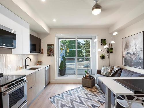 202-1301 Hillside Ave, Victoria, BC - Indoor Photo Showing Kitchen With Upgraded Kitchen