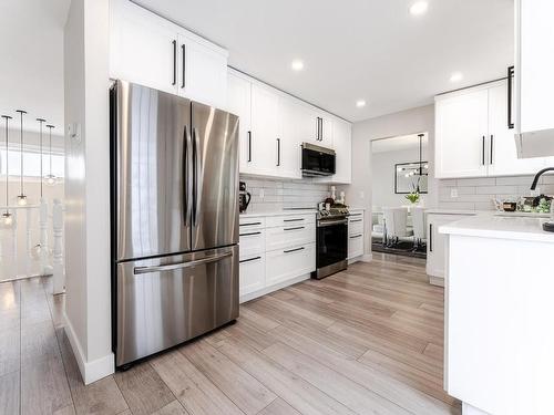 28-2022 Pacific Way, Kamloops, BC - Indoor Photo Showing Kitchen With Upgraded Kitchen