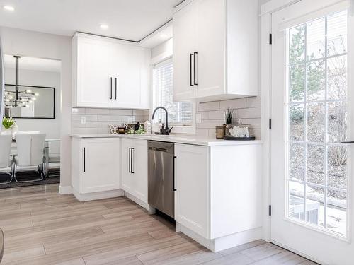 28-2022 Pacific Way, Kamloops, BC - Indoor Photo Showing Kitchen With Upgraded Kitchen