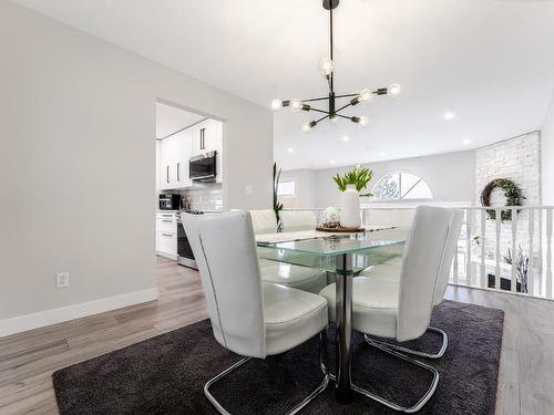 28-2022 Pacific Way, Kamloops, BC - Indoor Photo Showing Dining Room