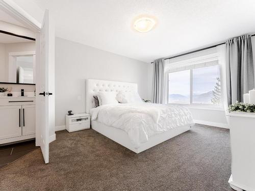 28-2022 Pacific Way, Kamloops, BC - Indoor Photo Showing Bedroom