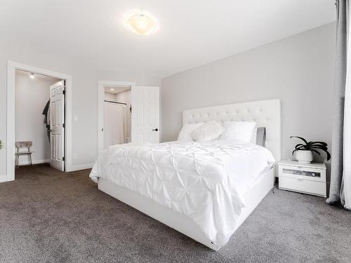 28-2022 Pacific Way, Kamloops, BC - Indoor Photo Showing Bedroom