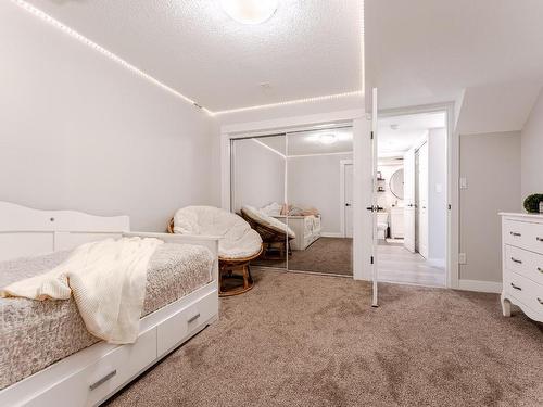 28-2022 Pacific Way, Kamloops, BC - Indoor Photo Showing Bedroom