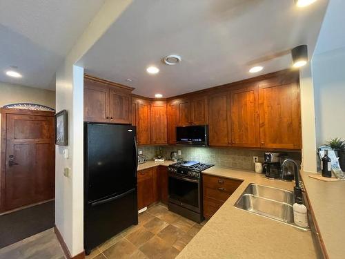 46-5035 Valley Drive, Kamloops, BC - Indoor Photo Showing Kitchen With Double Sink