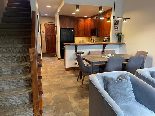 46-5035 Valley Drive, Kamloops, BC - Indoor Photo Showing Dining Room