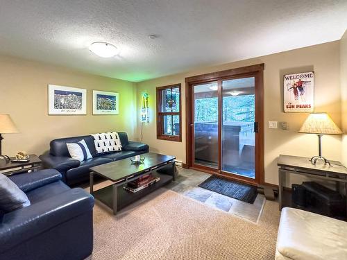 46-5035 Valley Drive, Kamloops, BC - Indoor Photo Showing Living Room