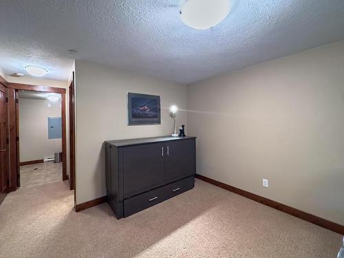 46-5035 Valley Drive, Kamloops, BC - Indoor Photo Showing Other Room