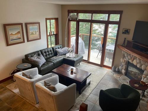 46-5035 Valley Drive, Kamloops, BC - Indoor Photo Showing Living Room With Fireplace