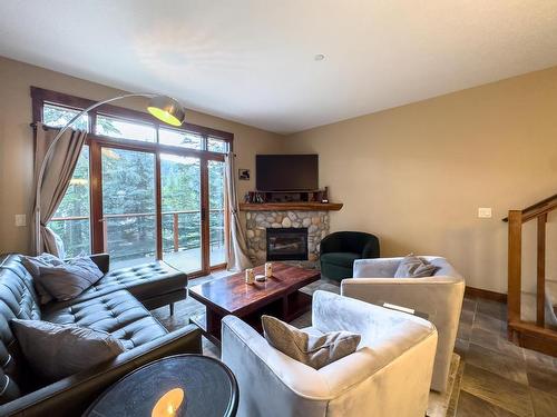 46-5035 Valley Drive, Kamloops, BC - Indoor Photo Showing Living Room With Fireplace