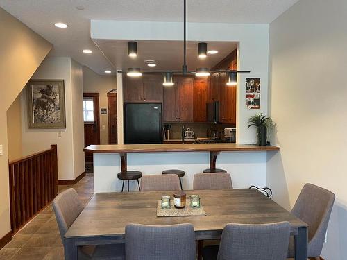 46-5035 Valley Drive, Kamloops, BC - Indoor Photo Showing Dining Room